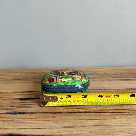 Vintage Hand Painted Green Holiday Scene Asian Lacquered Keepsake Box - Picture 7 of 9